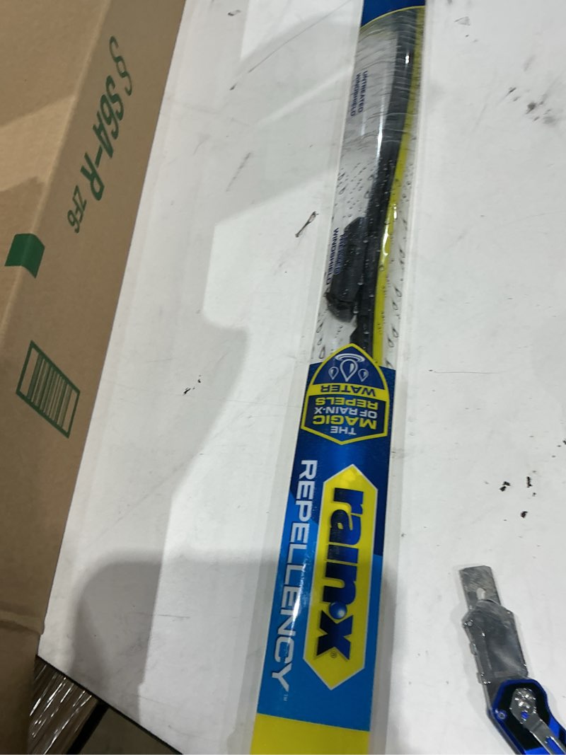 Condition photo showing Good Condition for rain-x 810352 repellency water repellent wiper blades, 26" & 20" windshield wipers, all weather streak-free for enhanced visibility w/water repellency formula [amazon exclusive] 26" and 20" water repellency