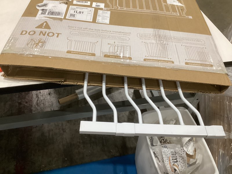 Condition photo showing New/Like New for grownsy baby gate for stairs- no bottom bar,  for child and pet, dog gate with auto-close & one-hand operation, hardware-mounted (drill needed) installation for doorways and indoor use