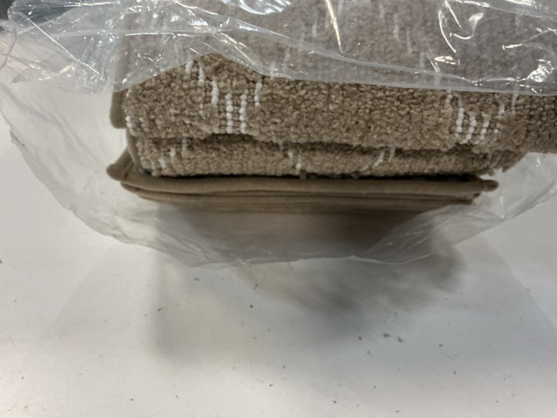 Condition photo showing New/Like New for beqhause stair treads for wooden steps non slip machine washable stair treads soft polyester carpet stair tread 28x9in for elders, kids and dogs with self-adhesive backing, 15pcs, beige 15pcs beige/white 15