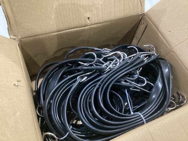 Condition photo showing Good Condition for vevor 31" rubber bungee cords, weatherproof epdm rubber tie down straps with crimped s hooks, heavy duty outdoor tarp straps for securing flatbed trailers, canvases, cargo, and more (50 pack) 31inch 50pcs