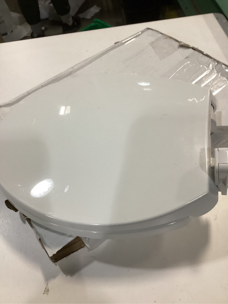 Condition photo showing Good Condition for Round Toilet Seat, Standard 16.5” Slow/Soft Close Round Toilet Seat for Round Toilets, No-Slam Quiet-Close Lid, Easy-to-Install, White, Durable Never-Loosen Design White Round(Standard)