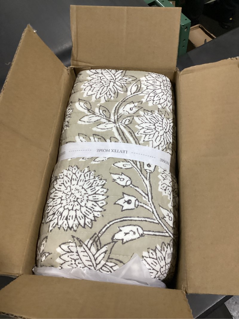 levtex home adare taupe reversible full/queen quilt set (88x92in) and 2 pillow shams (26x20in) - flo