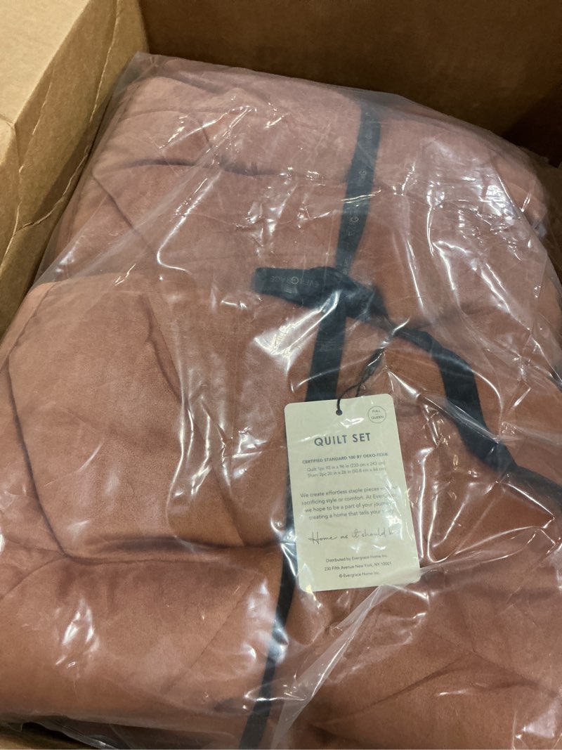 Condition photo showing Good Condition for EVERGRACE 3 Pieces Luxurious Queen Velvet Quilts, Ultra Soft Lightweight Velvet Comforter Set, Matelasse Oversized Bedspread Coverlet for All Season with 2 Shams, Burnt Orange, 92"x96" Burnt Orange Full/Queen (92" x 96")