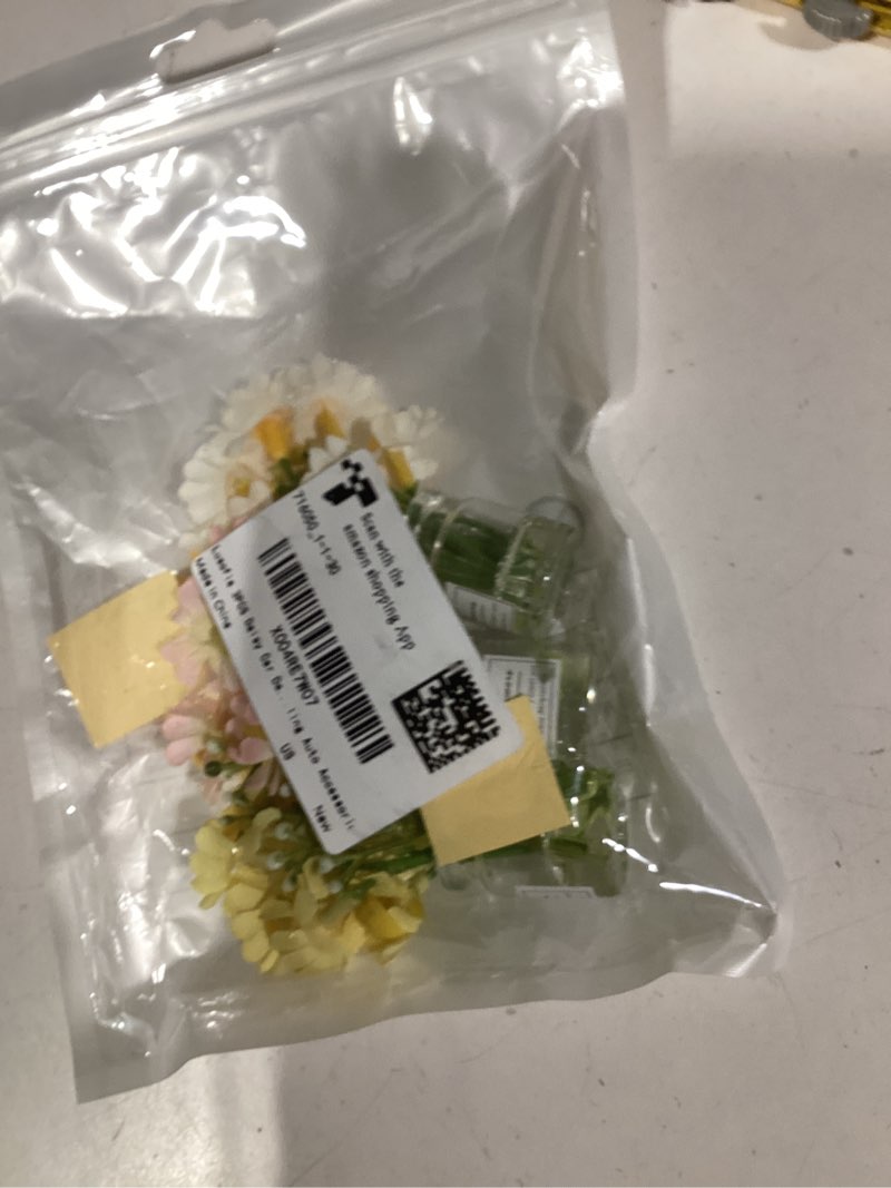 Condition photo showing Good Condition for Daisy Flower Car Accessories for Women Interior Aesthetic, 3 Pcs Daisy Cute Car Dashboard Decorations