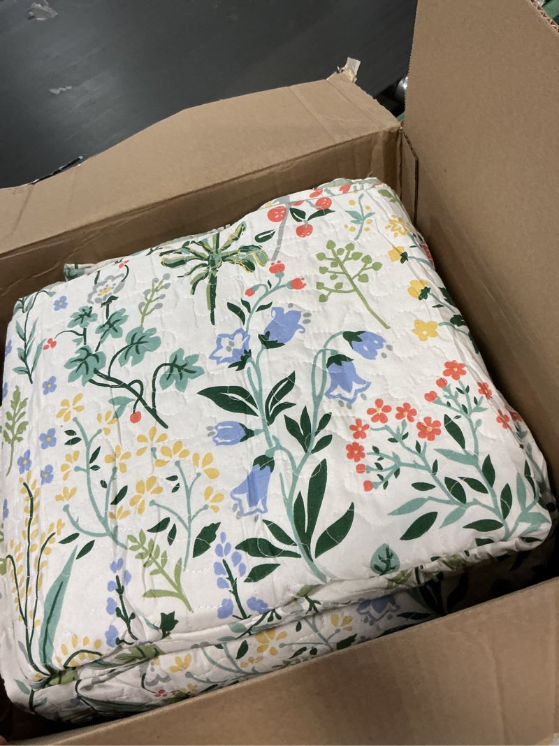 Condition photo showing Good Condition for travan 3-piece quilt set quilted bedspread lightweight coverlet set garden style floral printed oversized quilted bedding set for all season, secret garden, king size qs-secret garden king