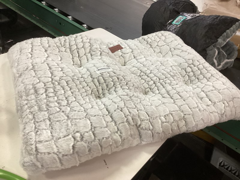 Condition photo showing Good Condition for Dog Bed Crate Pad - Soft Fluffy Pet Cushion Mat Anti-Slip Comfy Kennel Pad for Crates Large 36"x24" Coffee