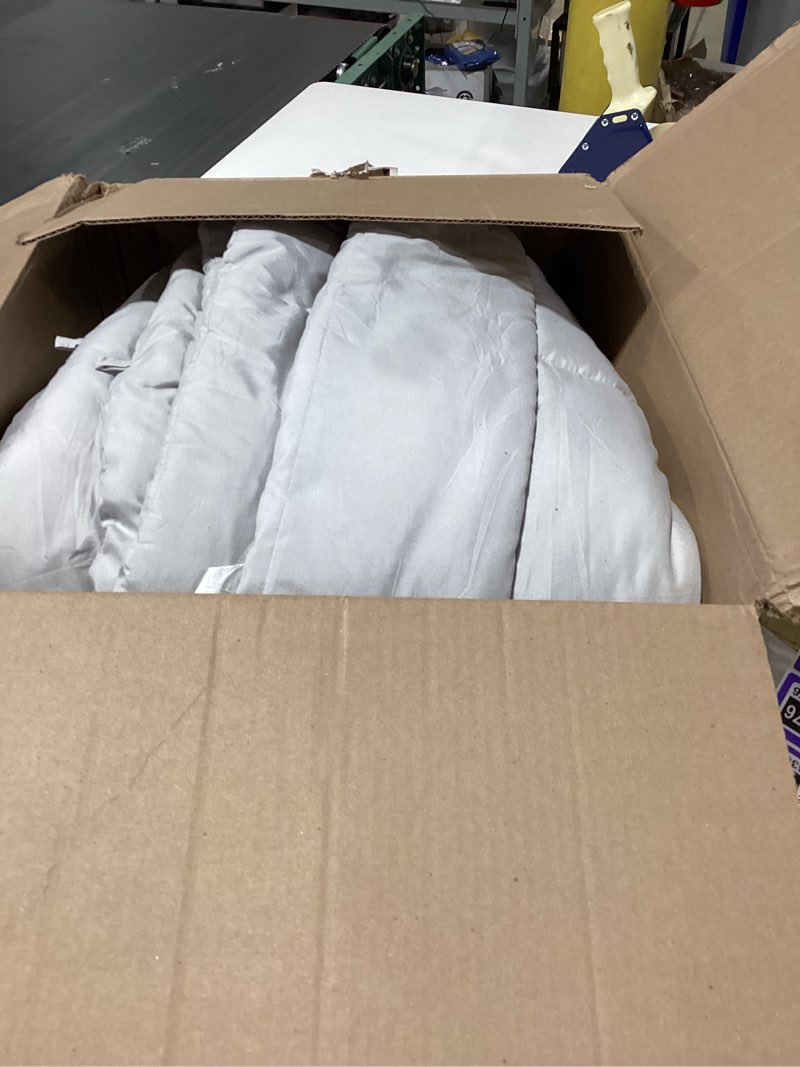 Condition photo showing Good Condition for Bedsure Comforter Duvet Insert - Quilted Comforters Queen Size, All Season Duvet, GentleSoft Down Alternative Bedding, with 8 Tabs, Gifts for Women/Men, Light Grey, Queen 88 x 88 Inches Light Grey Queen