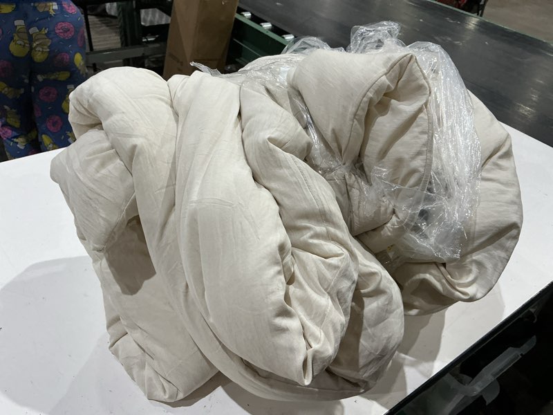 Condition photo showing As Is for bedsure queen comforter set, cream soft prewashed bedding for all seasons, 3 pieces gentlesoft™ bed set, 1 lightweight comforter (90"x90") and 2 pillowcases (20"x26") queen(90"x90") 08 - cream