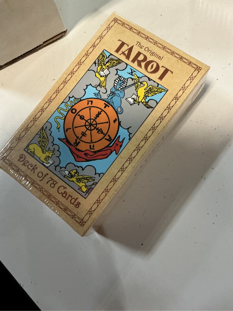 Condition photo showing New/Like New for the original tarot, deck of 78 cards english version