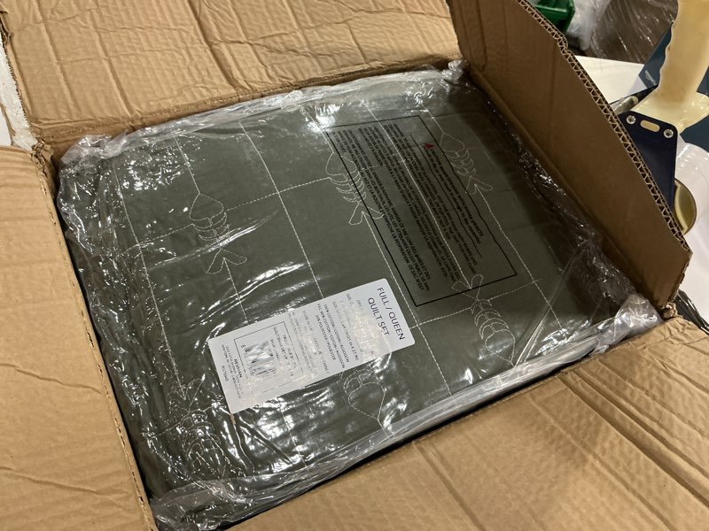 Condition photo showing New/Like New for eddie bauer - queen quilt set, reversible cotton blend bedding with lightweight feel, 3 piece bed set with matching pillowcases (troutdale green) troutdale green queen