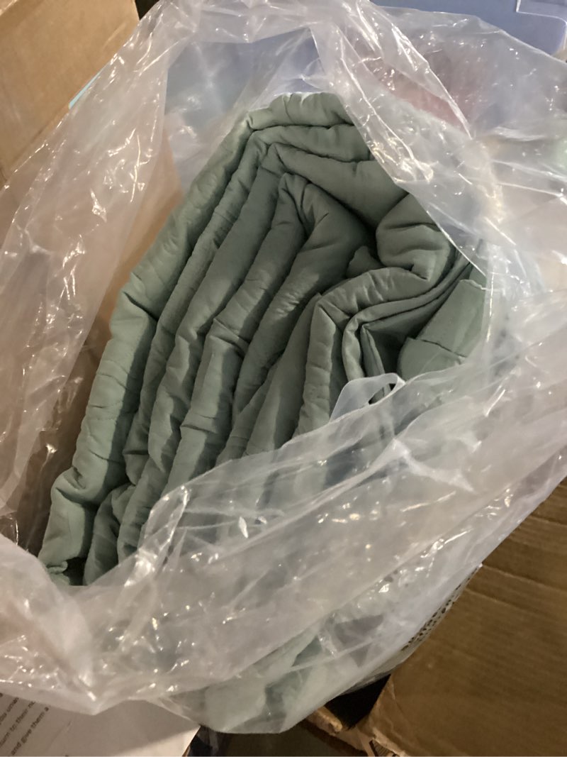 Condition photo showing New/Like New for HZ & HY Oversized King Bedspread 128x120 Extra Wide - Paisley Pattern Quilt Set - Gorgeous & Elegant Style Bedding Coverlets, Reversible, Lightweight, 5 Piece, Aqua Sky 1-aqua Sky Extra Wide Super King(128"x120")