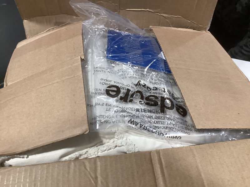 Condition photo showing Good Condition for Bedsure Boho Tufted Beige Comforter King Size, GentleSoft™ 3 Pieces Boho Farmhouse Decor Bedding, Arch Shabby Chic Bedding for All Seasons, 1 Bed Comforter, 2 Pillow Shams, 104x90 Inches King (104" x 90") 02 - Arch Jacquard Beige