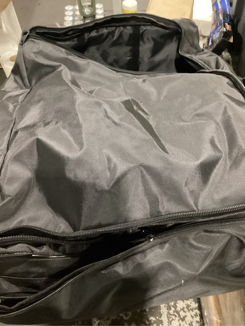 Condition photo showing Good Condition for football ball bag, holds 12 official size, pp dividers