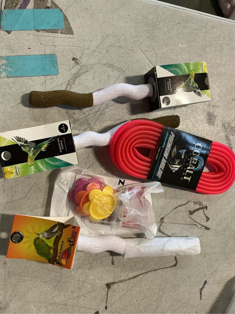 Condition photo showing New/Like New for Assortment of small pet items (Birds), Miscellaneus small, variety of items multiples pieces 5 pieces total