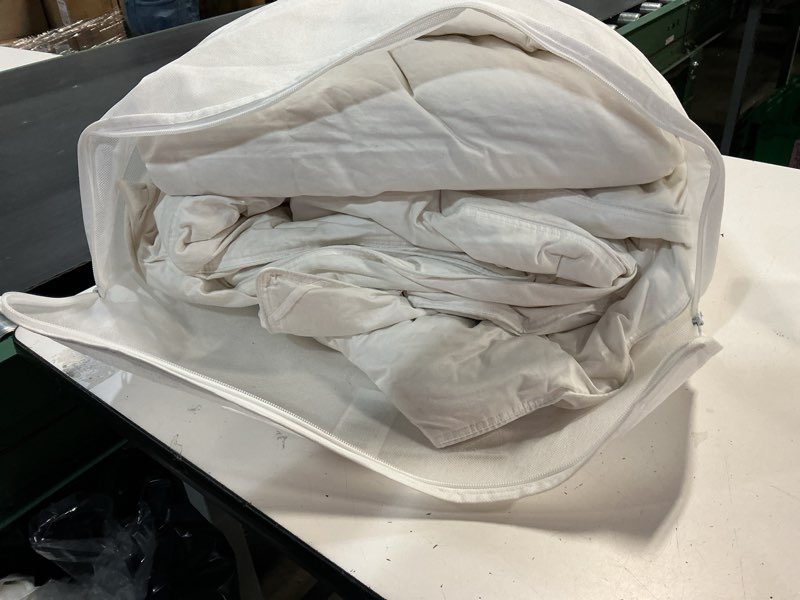 Condition photo showing Good Condition for quince premium down alternative comforter twin