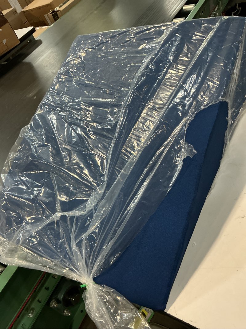 Condition photo showing Good Condition for xtreme comforts wedge pillow  - allergy-friendly & easy to clean cover - fits our (27\" x 25\" x 7\") wedge pillow – navy