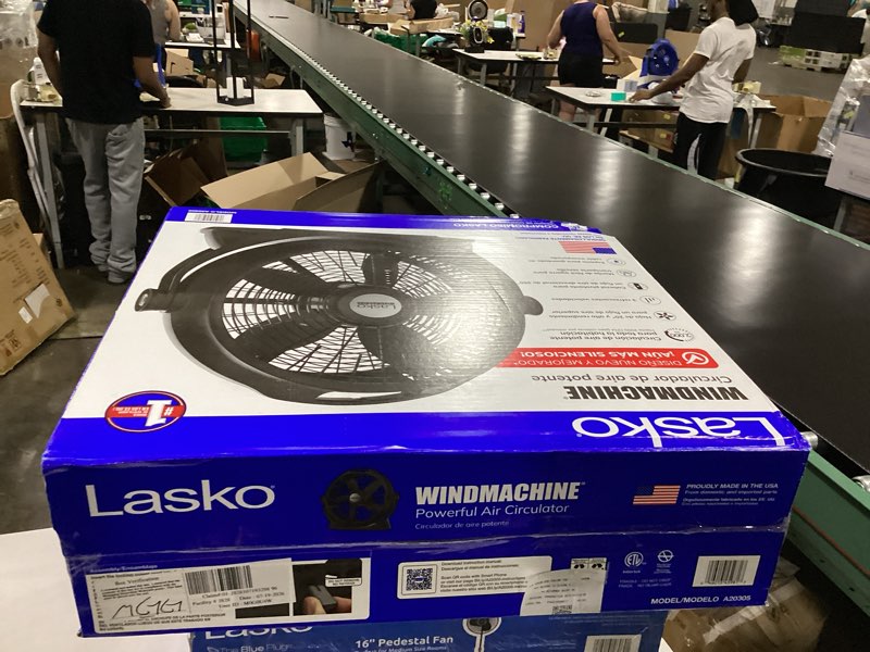 Condition photo showing Good Condition for lasko windmachine 20" large floor fan with pivoting head for whole room cooling, portable indoor 3-speed air circulator, black, a20305