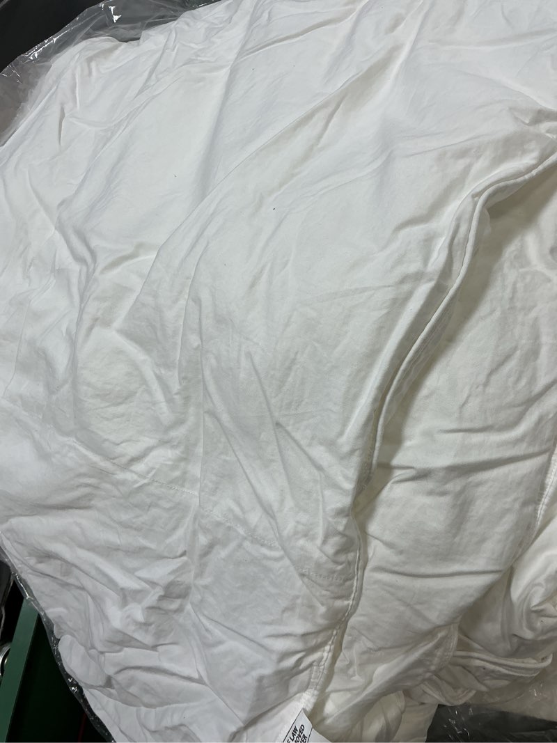 Condition photo showing Good Condition for quince premium alternative  comforter  all season calking