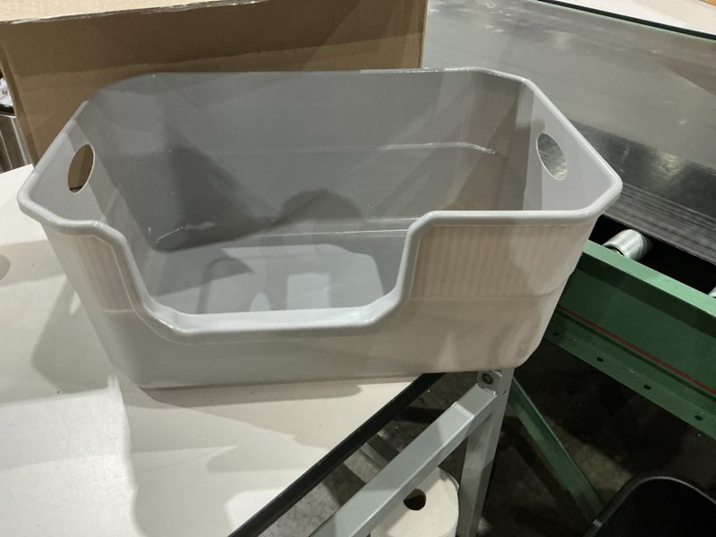 Condition photo showing Good Condition for low entry litter box for kittens & senior cat, high sided kitty litter boxes with handle, anti-splash plastic large litter tray pan for big cats, easy to clean, 19.6" l*13.7" w*8.6" h (grey) grey-1 pack 19.6"l x 13.7"w x 8.6"h