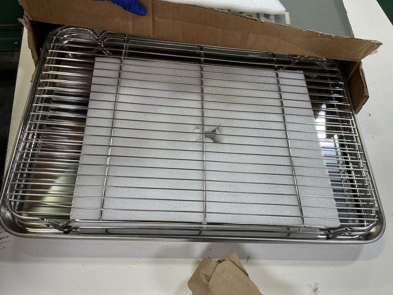 Condition photo showing Good Condition for e-far large baking sheet with wire rack (2 pans + 2 racks), 20 x 14 inch stainless steel cookie pans tray & cooling rack for baking, non toxic & heavy duty & rust free, oven & dishwasher safe 20''x14''