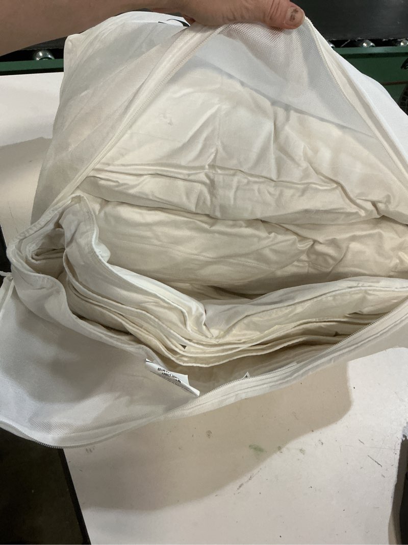 Condition photo showing New/Like New for quince luxe goose down comforter, king/cal king, white