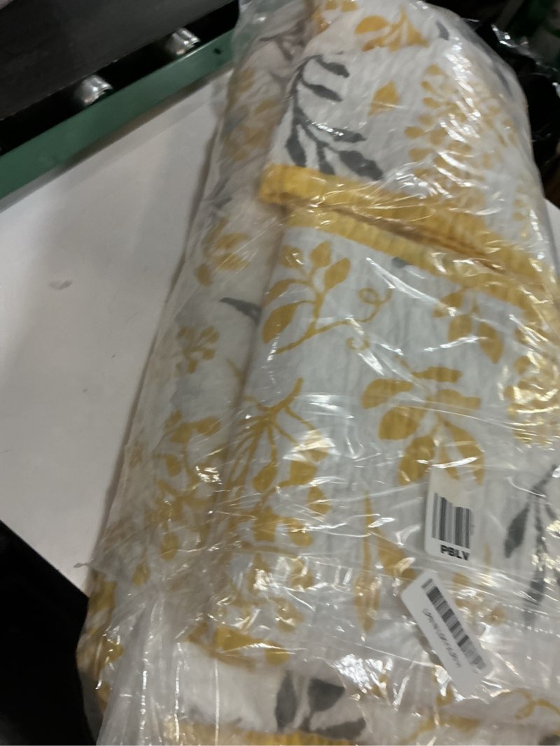 Condition photo showing Good Condition for Cinefoso King Size Quilt 3-Pieces - 100% Cotton Floral Bedding Quilts, Yellow Floral Design Bedsprea