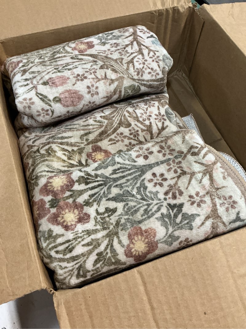 Condition photo showing Good Condition for vintage 4x6 entryway rug, washable area rugs for mudroom, bedside rugs bedroom, large kitchen,living room, office, dorm, non-slip low pile soft stain resistant carpet floral moss green taupe decor moss 4' x 6' (rectangular)