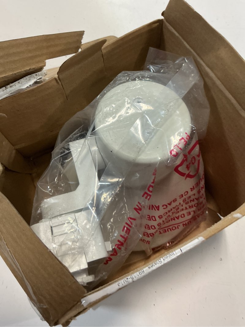 Condition photo showing Good Condition for juno lighting r552wh trac-lites flared steps line voltage 75w par30 lamp holder, white white 1 count (pack of 1)
