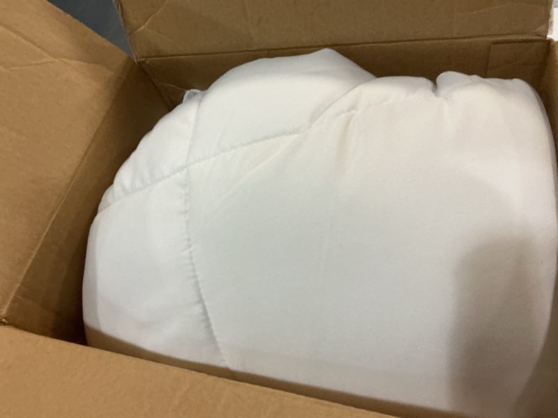 Condition photo showing New/Like New for amazon basics white down alternative comforter and duvet insert with corner tabs, machine washable, twin, light twin light