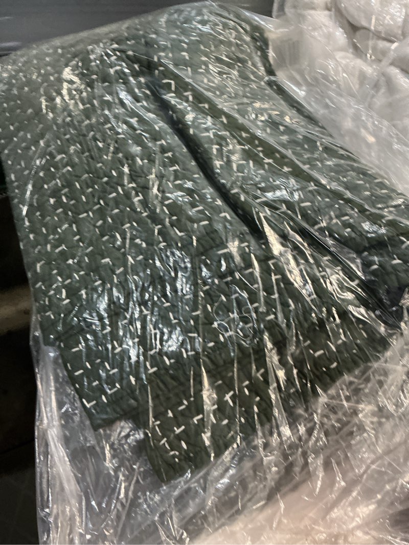 Condition photo showing Good Condition for organic cotton hand stitched quilt, king/cal king, pine