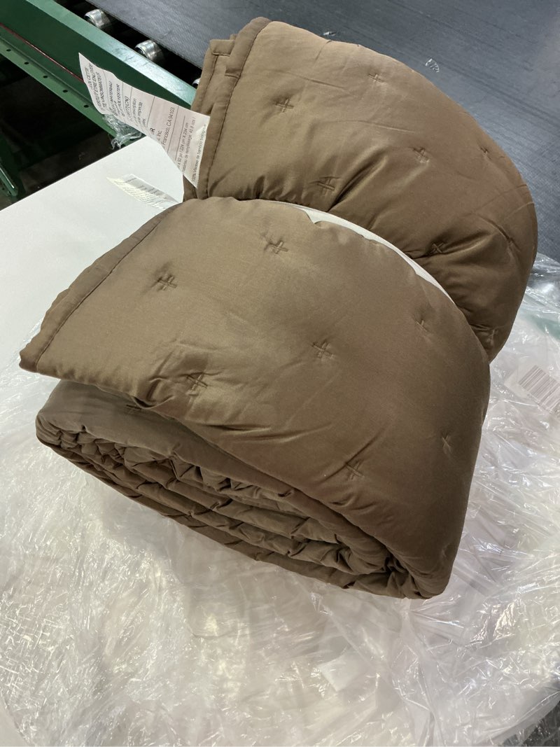 Condition photo showing Good Condition for bamboo dream quilt color walnut size full/queen 