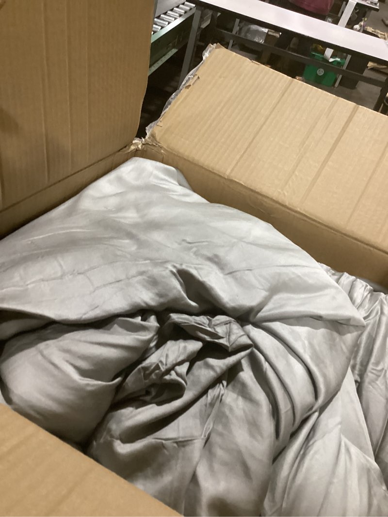 Condition photo showing Good Condition for Reversible Weighted Blanket King Size 25lbs(88''x104'', All Season Use), Warm Short Plush and Cool Tencel Fabric Double-Sided Weighted Blanket California King Size for Couples - Carry Bag Included King | 88''x104'' - 25LBS Grey