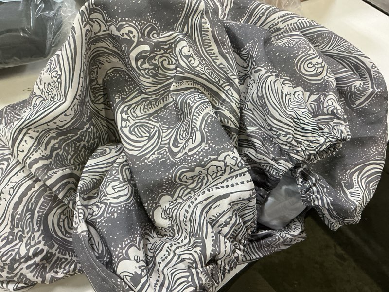 Condition photo showing Good Condition for artsgoo rectangle outdoor tablecloth with umbrella hole and zipper waterproof rectangle fitted table