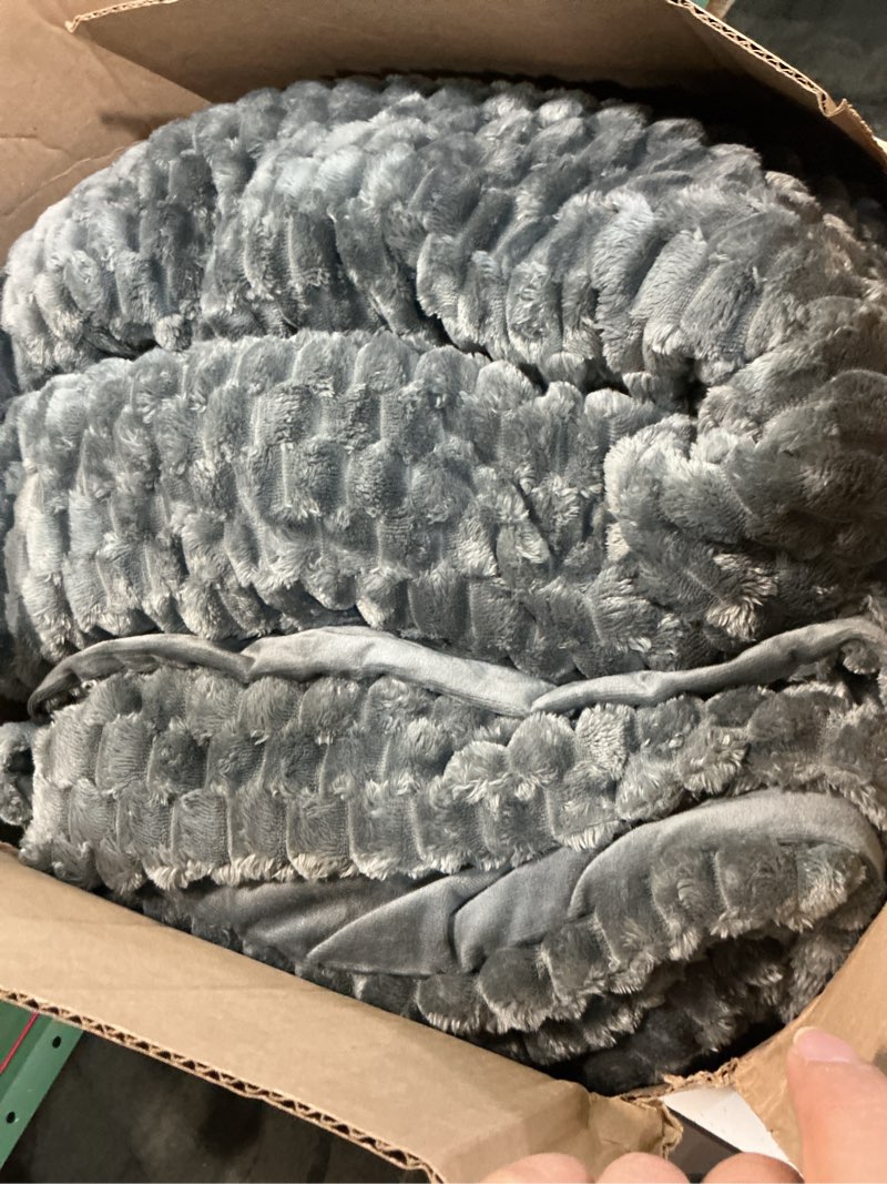 Condition photo showing Good Condition for bedelite fluffy king size comforter set - grey fleece soft comforter for king size bed, luxury warm bedding set for winter, fuzzy bed set 3 pieces (1 comforter, 2 pillowcases) dark grey king(102"x90")
