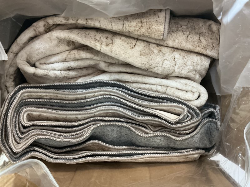 Condition photo showing Good Condition for Art&Tuft Washable Rugs 8x10, Anti-Slip Backing Abstract 8x10 Rug, Stain Resistant Rugs for Living Room, Foldable Machine Washable Area Rug (TPR53-Beige, 8'x10') Tpr53-beige 8' x 10' (Rectangular)