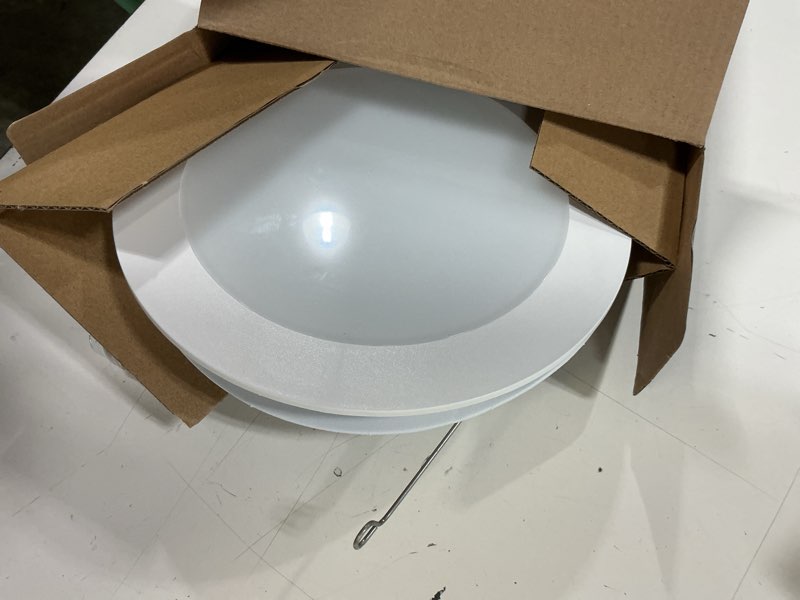 Condition photo showing Good Condition for halo white 6-in 965 -lumens switchable white round dimmable led canless wet rated recessed downlight