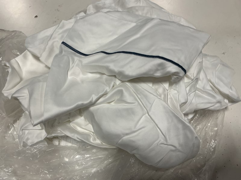 Condition photo showing As Is for signature giza cotton sateen fitted sheet set, queen, white/mineral