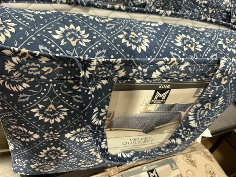 Condition photo showing New/Like New for member's mark 3-piece printed velvet quilt sets