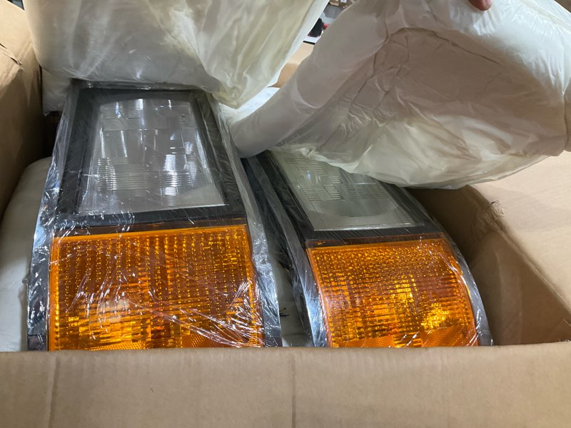 Condition photo showing New/Like New for pair set headlights for mack,replacement headlamp with turn signal bulb compatible with 1990-2007 mack ch600 ch612 ch613 cl600 cl700 semi trucks ?dot and sae approved?