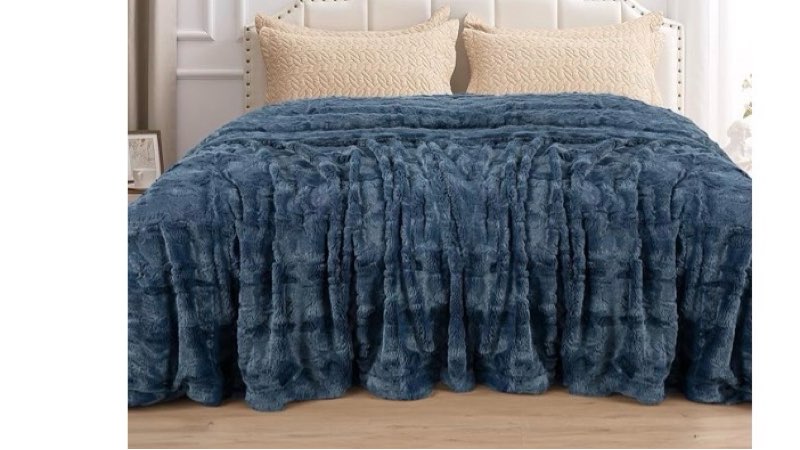 TOONOW Faux Fur Luxury Throw Blanket,Double Side Soft Fluffy Shaggy Fuzzy Blanket for Couch Sofa Bed (Navy, Queen Size
