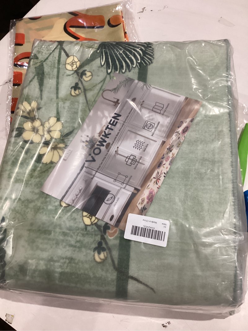 Condition photo showing New/Like New for 4x6 Rug Chinoiserie-Style Floral Vintage Washable Area Rugs Non Slip Low Pile Small Carpet for Bedroom, Bedside, Kids Room, Office, Dining Room, Green Green - Chinoiserie 4' x 6' (Rectangular)