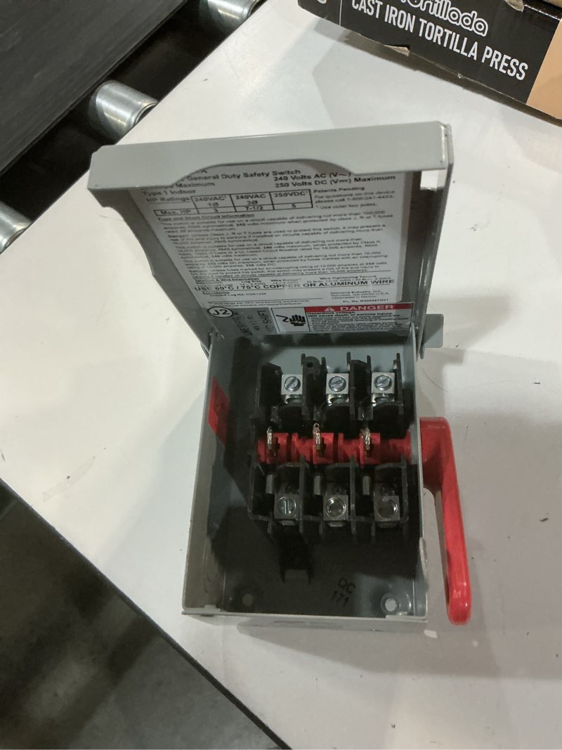 Condition photo showing Good Condition for siemens gnf321a 30-amp, 3-pole, 240v general duty compact series safety switch, non-fusible, indoor