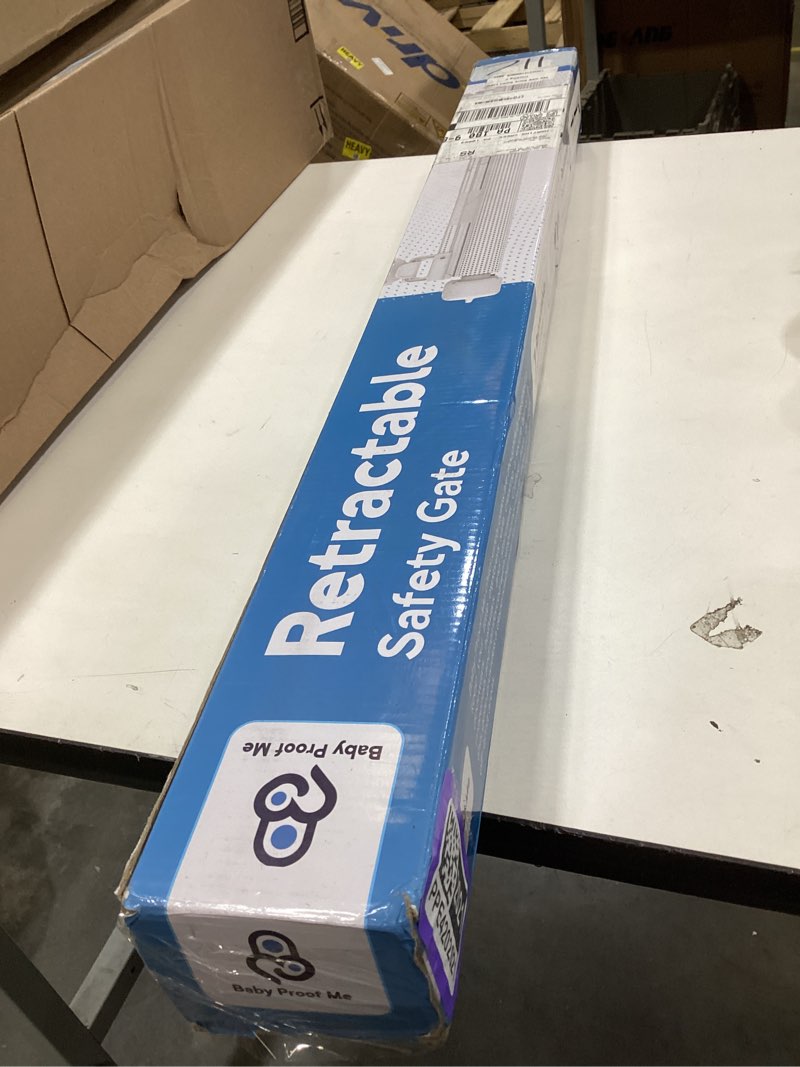 Condition photo showing Good Condition for retractable safety gate