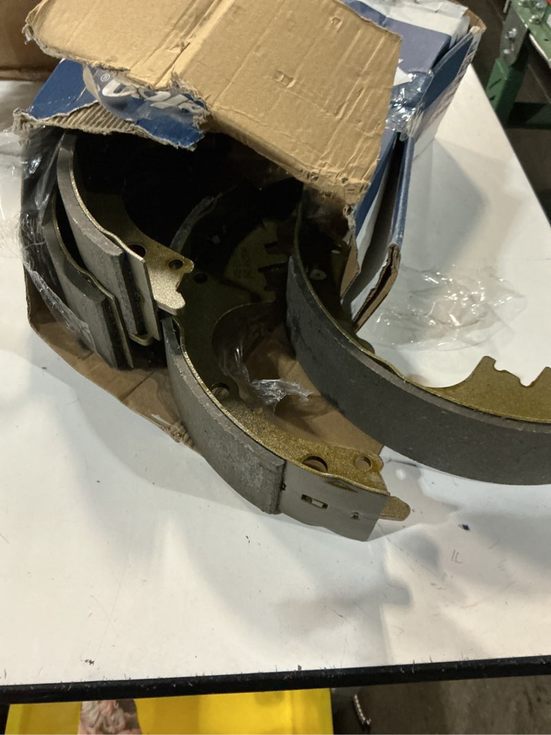 Condition photo showing Good Condition for acdelco silver 14242b bonded drum brake shoe set