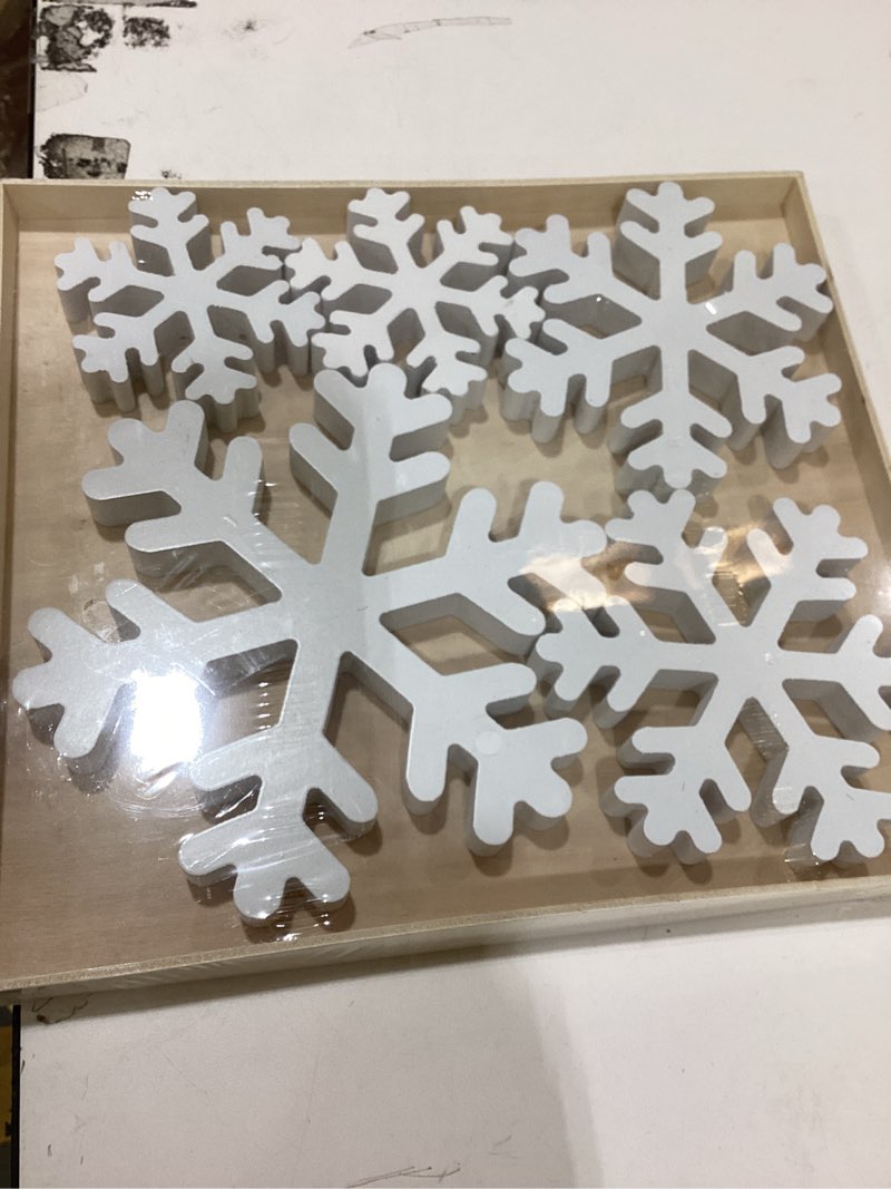 Condition photo showing New/Like New for Suzile 5 Pcs Christmas Wooden Snowflakes Wall Decorations Snowflake Wooden Signs Large White Snowflakes Winter Rustic Wood Wall Decor for Bedroom Living Room, 3 Sizes