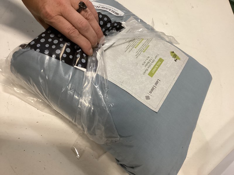 Condition photo showing New/Like New for lane linen full blanket for bed