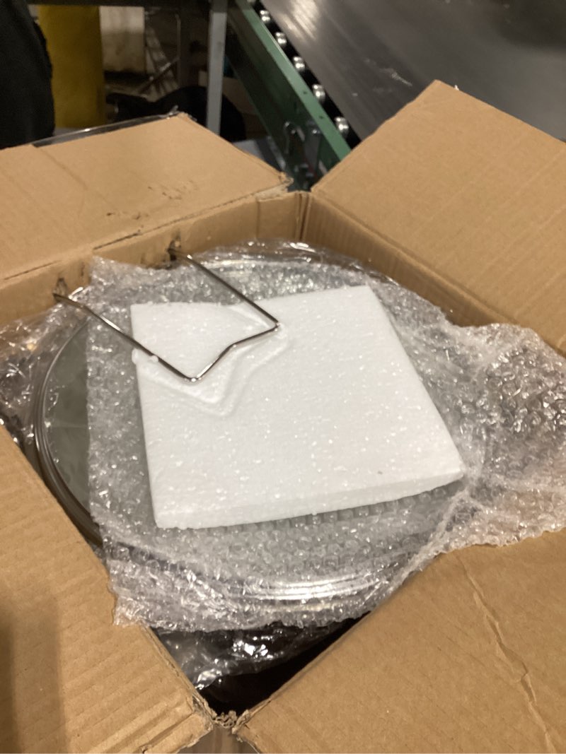 Condition photo showing Good Condition for Chafing Dishes for Buffet?1 Pack 4.5QT Round Chafing Dishes for Buffet, Gold and Silver Stainless St