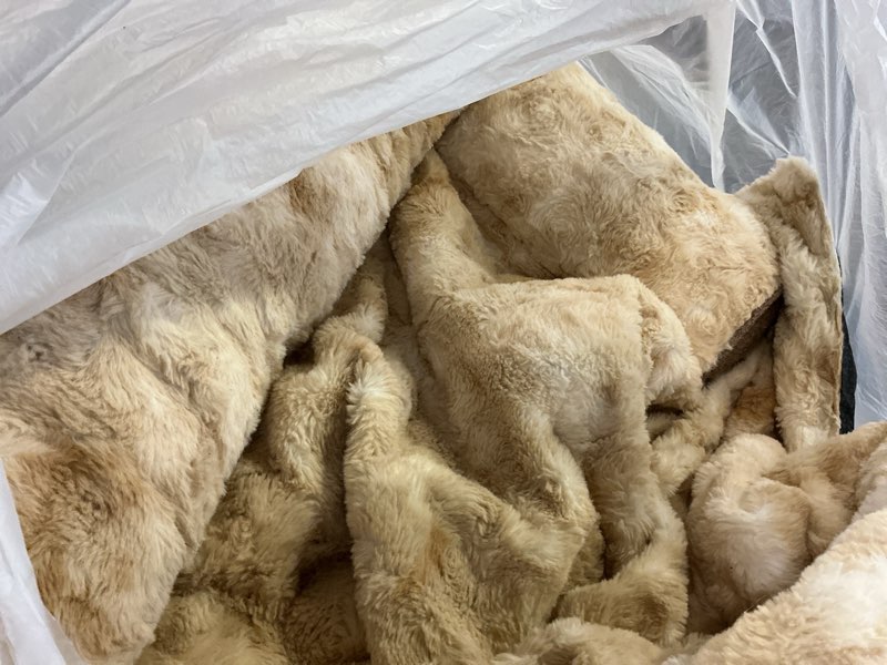 Condition photo showing Good Condition for Calming Extra Large Dog Couch Bed, 45 x 37 inch Waterproof Removable Pet Mat Couch Cover for Furniture Protector, Non-Slip Fluffy Pelsbarn Dog Bed for Couch, Sofa, Car - Tie-Dye Khaki X-Large: 45 x 37 inch Tie-Dry Khaki