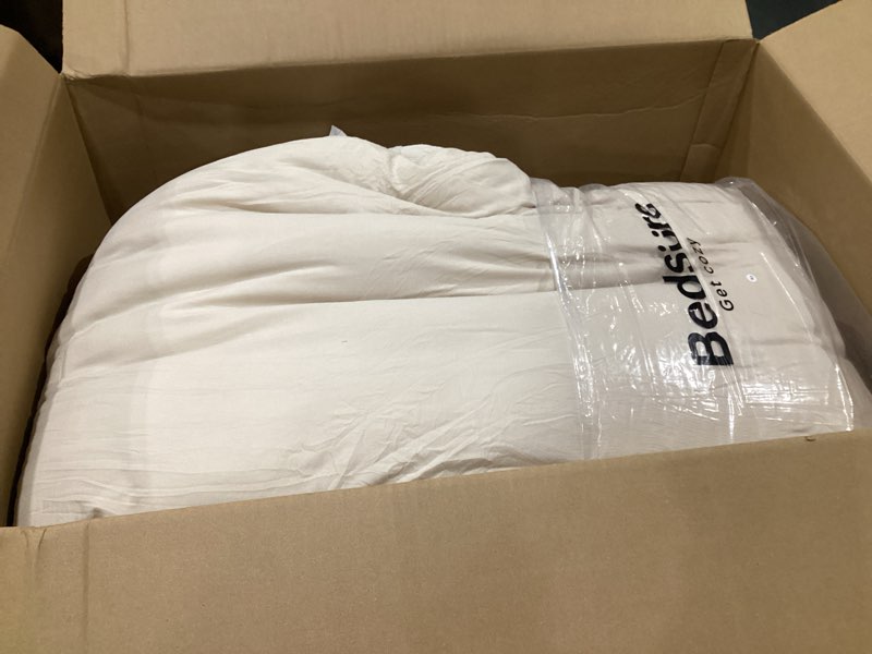 Condition photo showing As Is for Bedsure California King Size Comforter Set Beige, Boho Tufted Bed Set, Checkered Farmhouse Shabby Chic Bedding, 3 Pieces, 1 Plaid Geometric Comforter and 2 Pillow Shams California King 04 - Beige - Tufted Checkboard, SIMILAR TO STOCK PHOTOS, USED