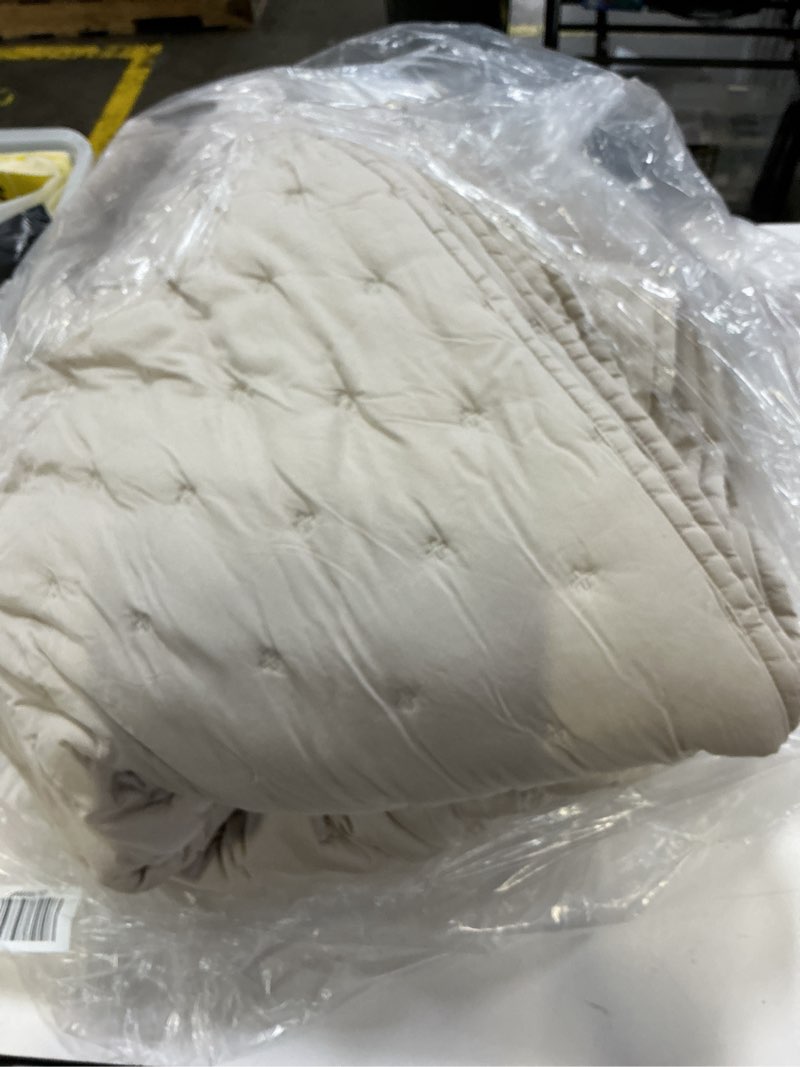 Condition photo showing As Is for quince bamboo dream quilt, king/cal king, sand